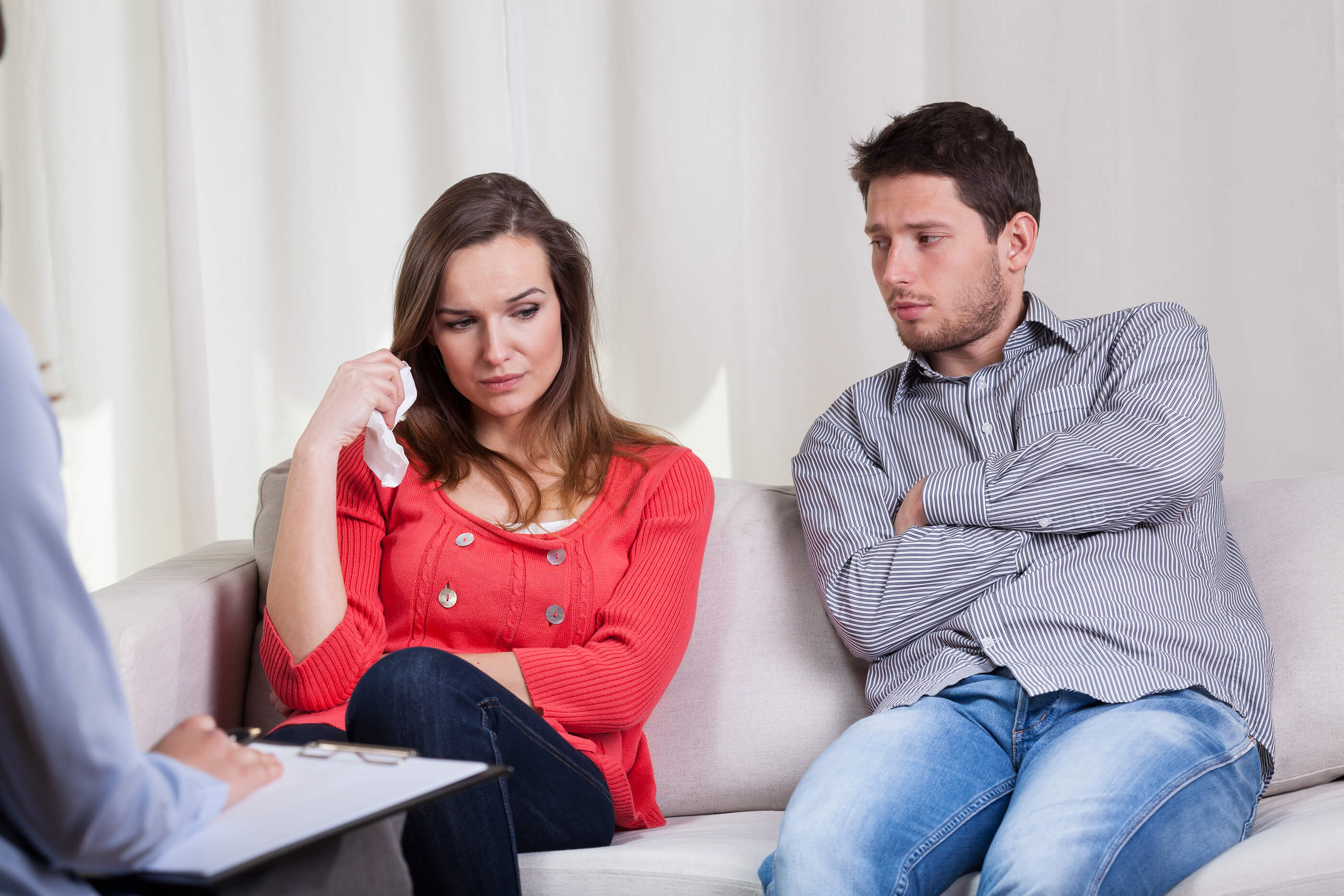 Развод и девичья фамилия: правомерен ли запрет бывшего супруга на использование его фамилии?
